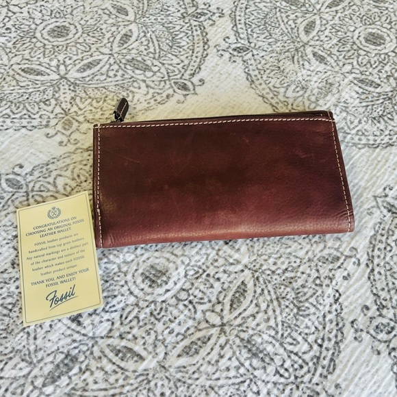 Fossil Brown Pebbled Leather Tri-Fold Wallet - Picture 2 of 7